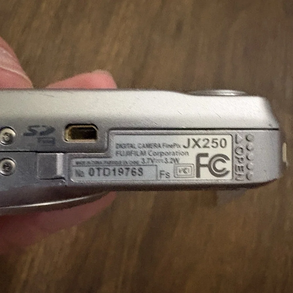 Fujifilm FinePix JX250 Digital Camera 14MP  5X Wide Untested